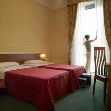 Johnny Otel 3*
